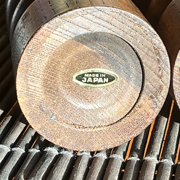 Pair of wood salt shaker and pepper mill, marked Japan - Picture 6 of 9